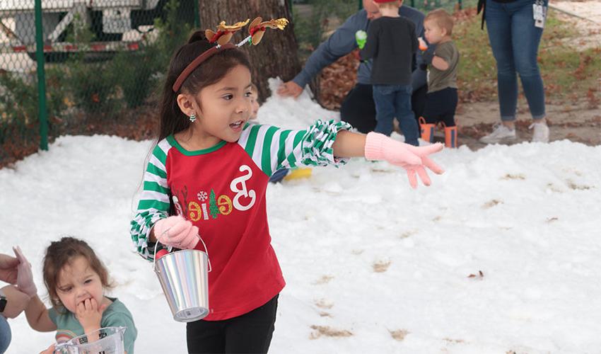 Little girl playing with the snow